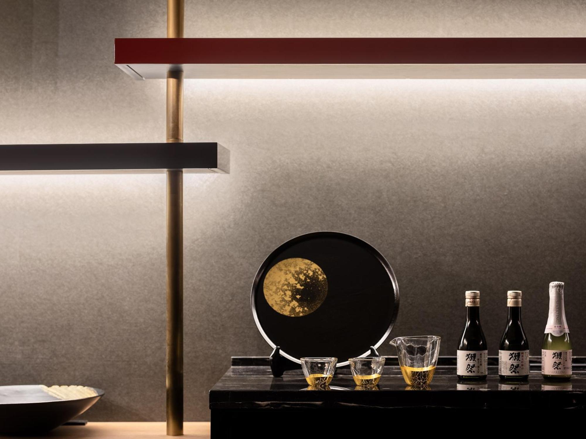 Mitsui Garden Hotel Roppongi Tokyo Premier Экстерьер фото A selection of Japanese sake
